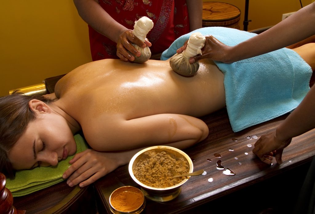 Klassisk indisk örtstämpelmassage - Ayurveda mot stress